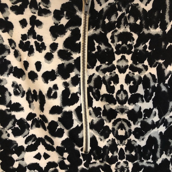 Animal print sleeveless peplum top - Picture 3 of 4